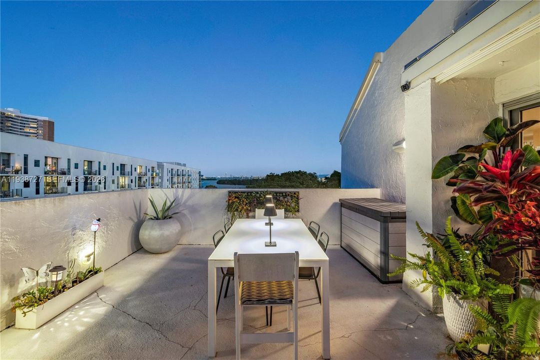 For Sale: $995,000 (4 beds, 4 baths, 2147 Square Feet)