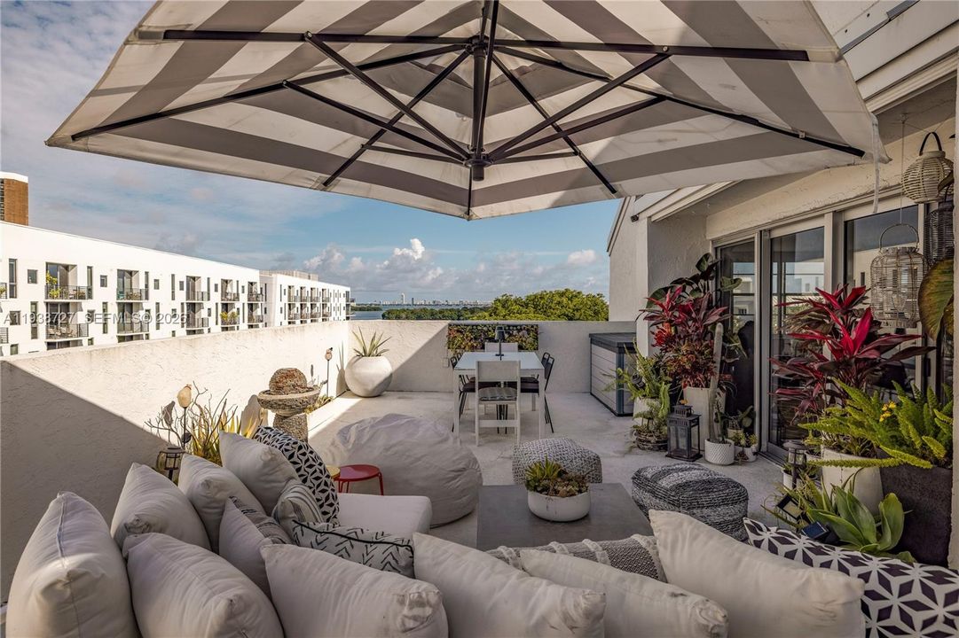 For Sale: $995,000 (4 beds, 4 baths, 2147 Square Feet)