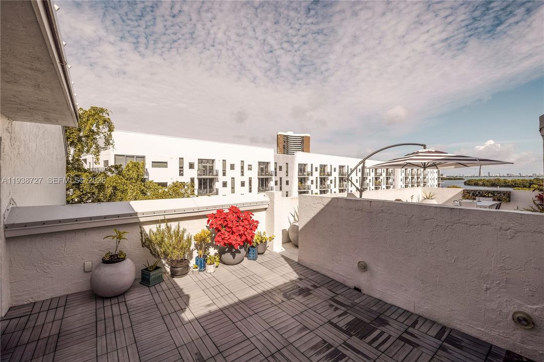 For Sale: $995,000 (4 beds, 4 baths, 2147 Square Feet)