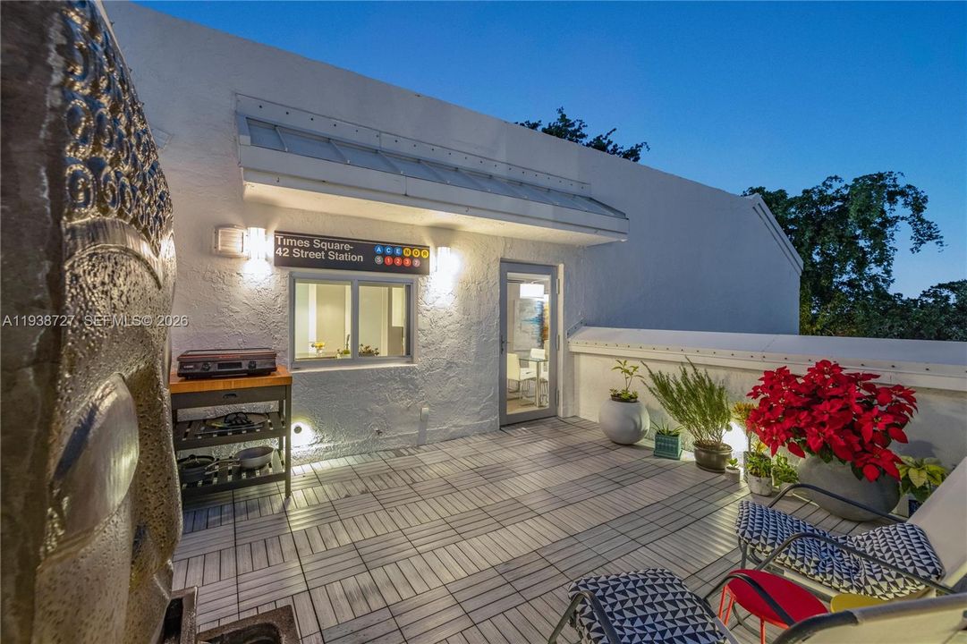 For Sale: $995,000 (4 beds, 4 baths, 2147 Square Feet)