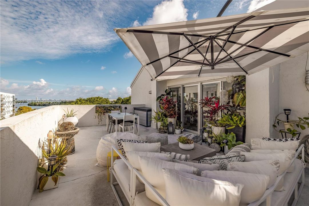 For Sale: $995,000 (4 beds, 4 baths, 2147 Square Feet)