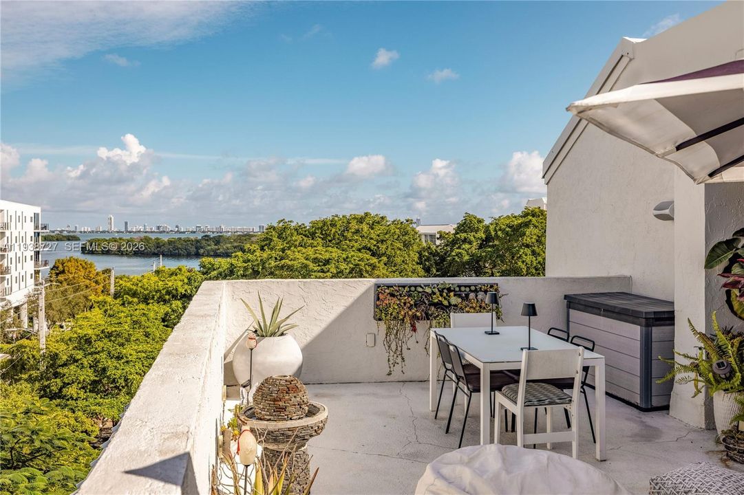 For Sale: $995,000 (4 beds, 4 baths, 2147 Square Feet)