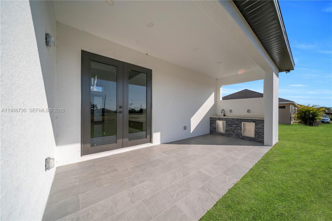 For Sale: $390,000 (4 beds, 2 baths, 1668 Square Feet)