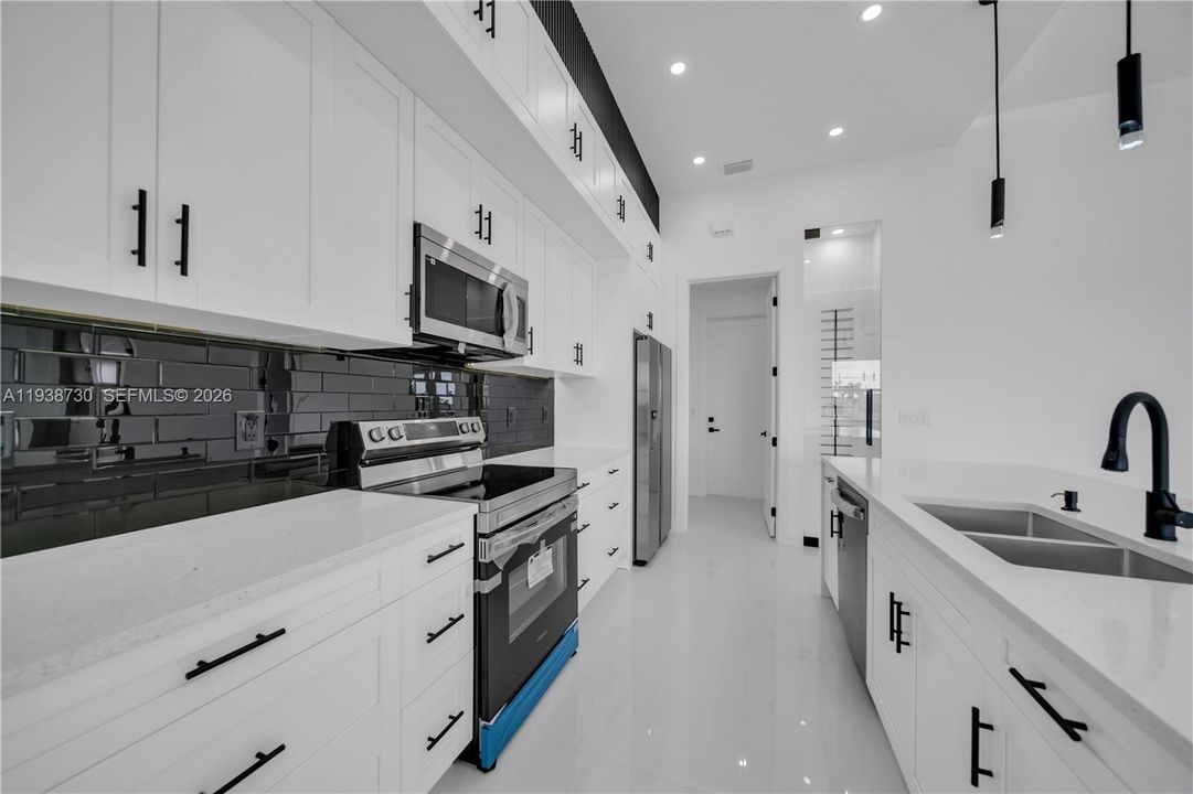 For Sale: $390,000 (4 beds, 2 baths, 1668 Square Feet)