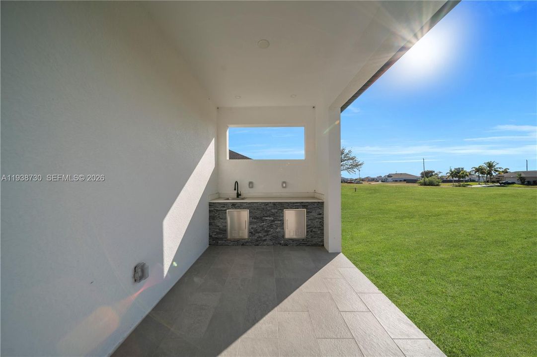 For Sale: $390,000 (4 beds, 2 baths, 1668 Square Feet)