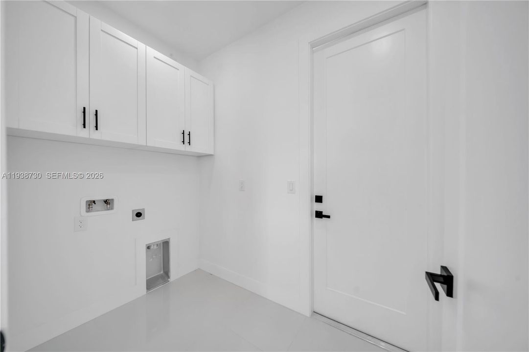 For Sale: $390,000 (4 beds, 2 baths, 1668 Square Feet)