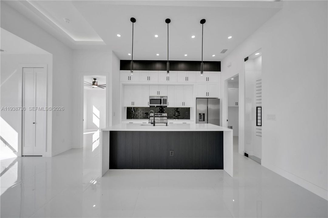 For Sale: $390,000 (4 beds, 2 baths, 1668 Square Feet)