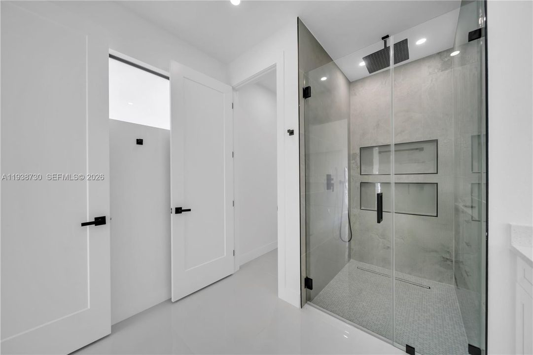 For Sale: $390,000 (4 beds, 2 baths, 1668 Square Feet)