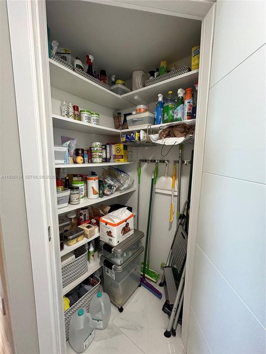 待售: $590,000 (2 贝兹, 2 浴室, 1200 平方英尺)