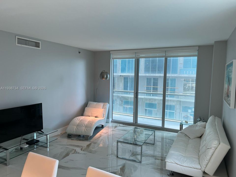 待售: $590,000 (2 贝兹, 2 浴室, 1200 平方英尺)