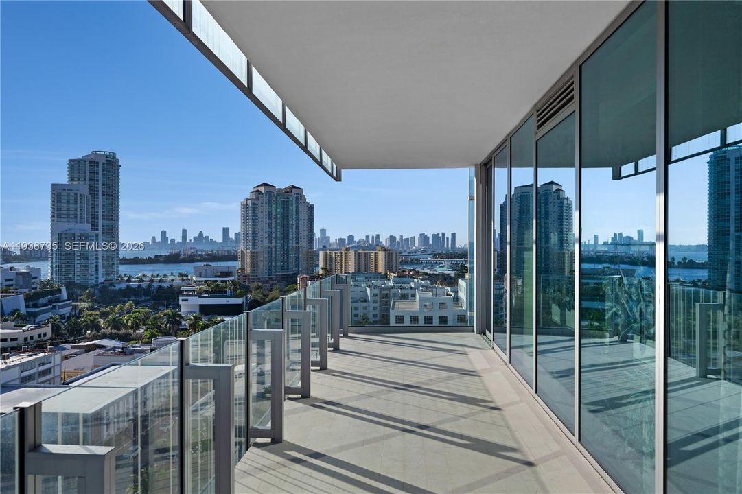 На продажу: $15,000,000 (3 спален, 2 ванн, 3389 Квадратных фут)