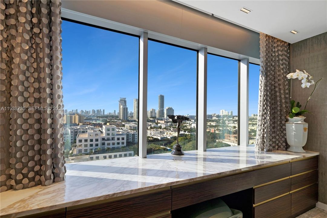 На продажу: $15,000,000 (3 спален, 2 ванн, 3389 Квадратных фут)