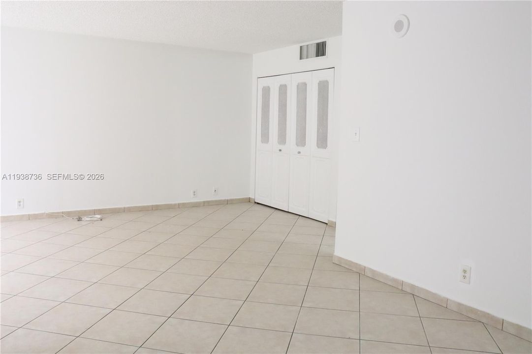 For Sale: $235,000 (1 beds, 1 baths, 767 Square Feet)