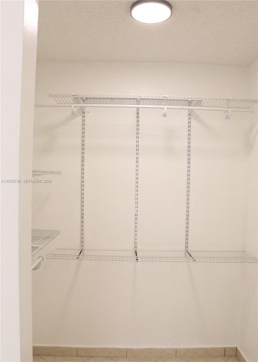 For Sale: $235,000 (1 beds, 1 baths, 767 Square Feet)