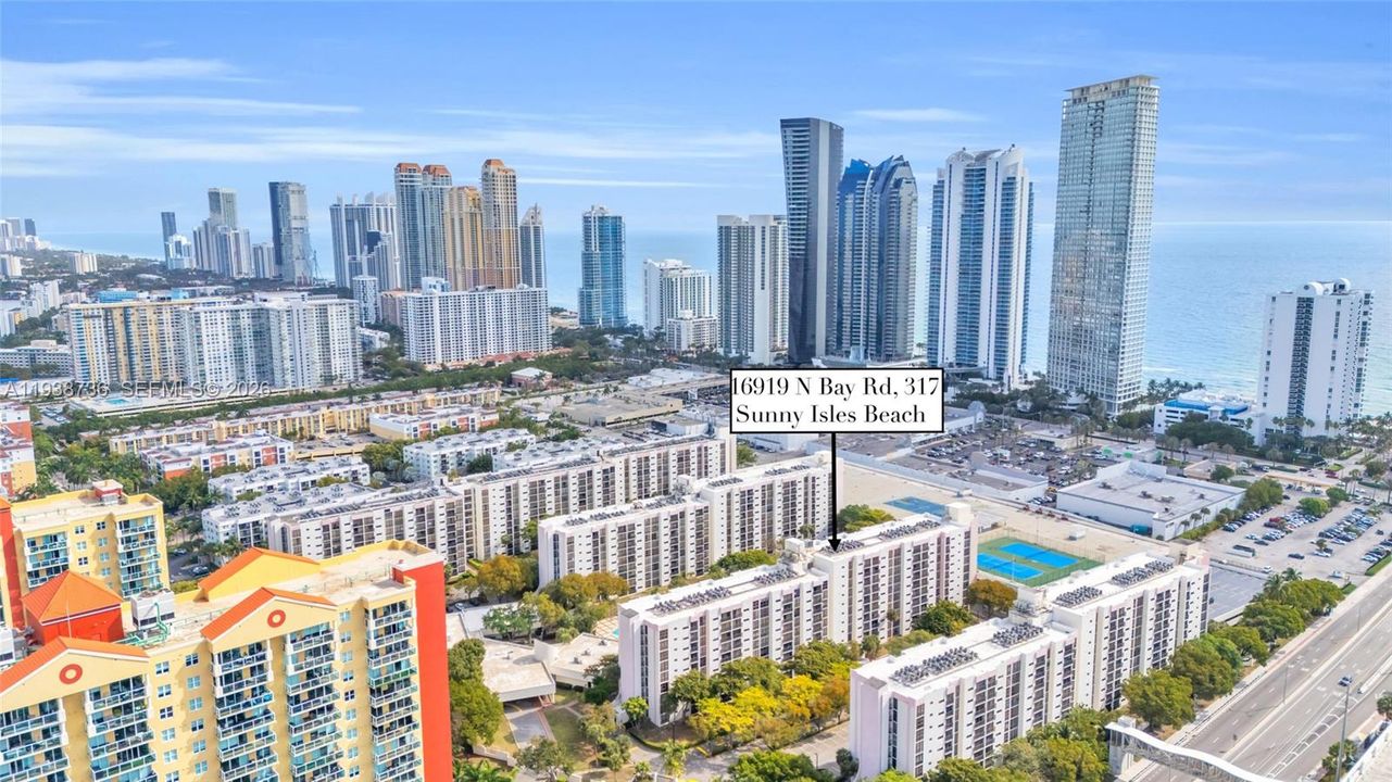 For Sale: $225,000 (1 beds, 1 baths, 767 Square Feet)