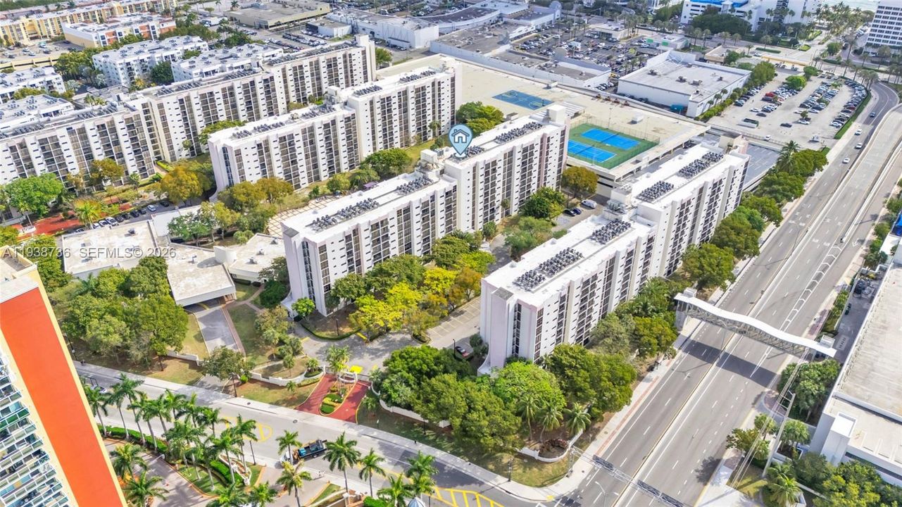 For Sale: $225,000 (1 beds, 1 baths, 767 Square Feet)