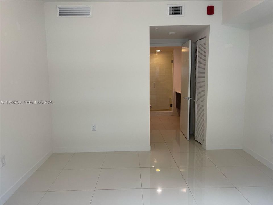 В аренду: $2,900 (2 спален, 2 ванн, 1076 Квадратных фут)