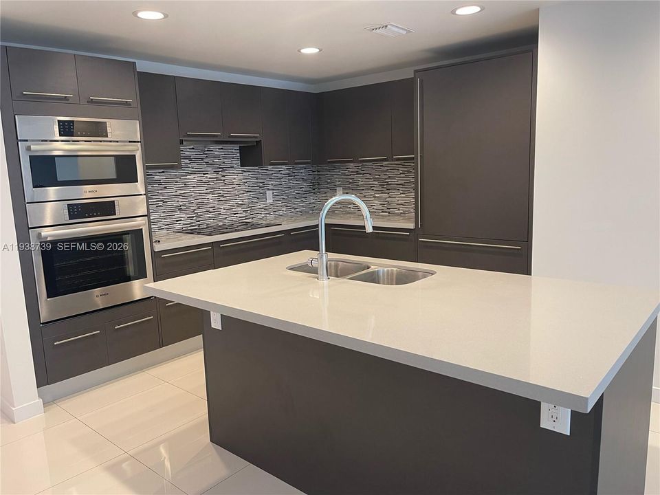 В аренду: $2,900 (2 спален, 2 ванн, 1076 Квадратных фут)