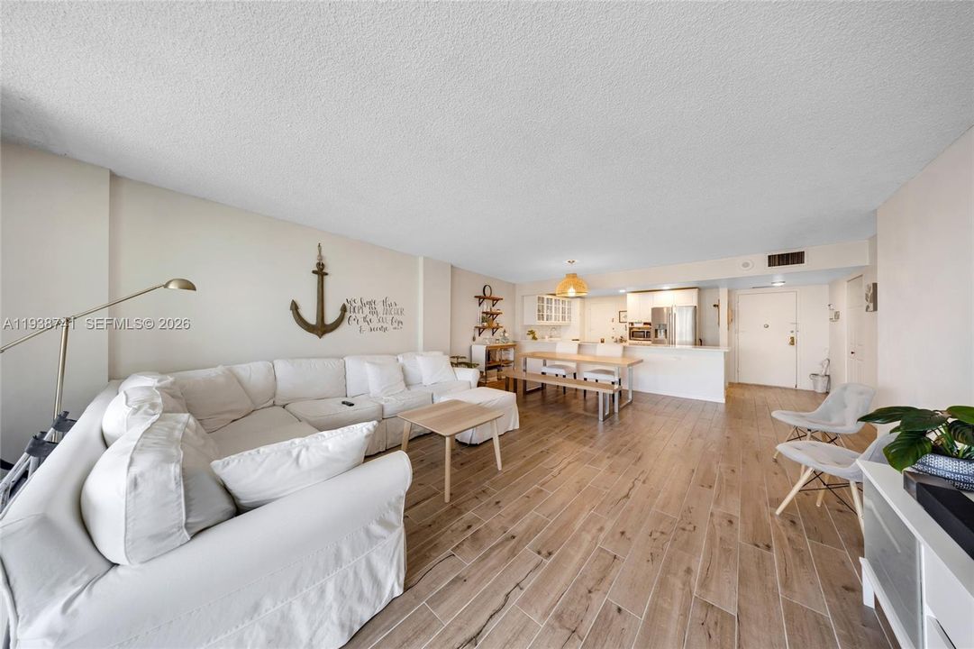 待售: $475,000 (2 贝兹, 2 浴室, 1334 平方英尺)