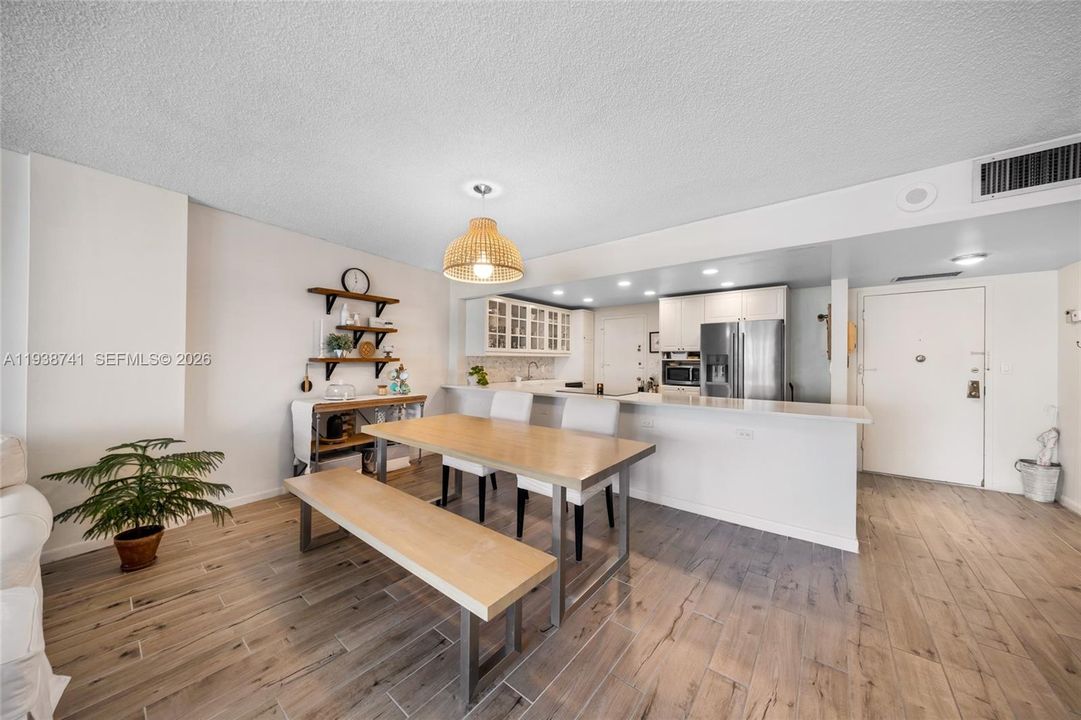 待售: $475,000 (2 贝兹, 2 浴室, 1334 平方英尺)