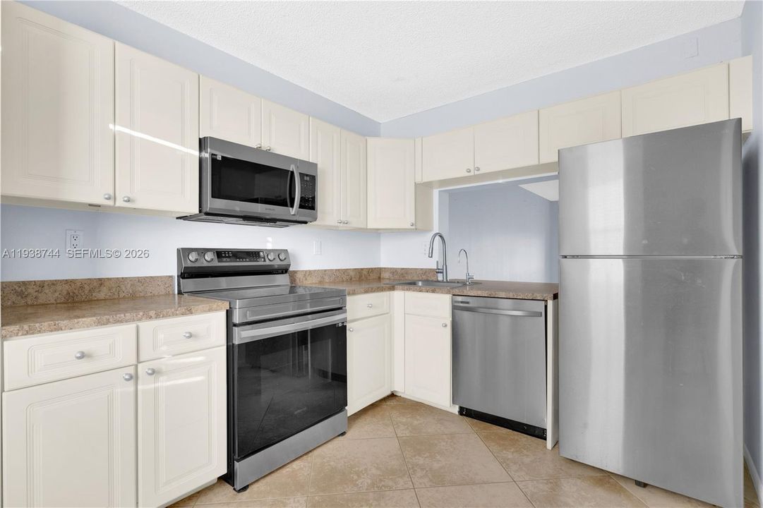 待售: $204,999 (3 贝兹, 2 浴室, 1140 平方英尺)