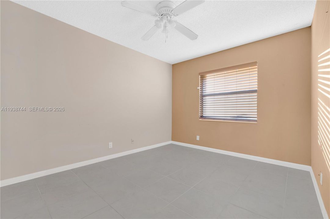 待售: $204,999 (3 贝兹, 2 浴室, 1140 平方英尺)