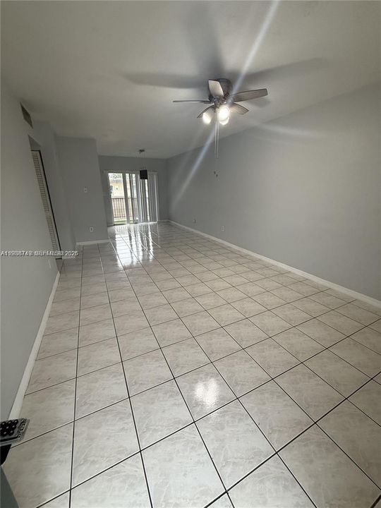 For Sale: $249,000 (2 beds, 1 baths, 832 Square Feet)