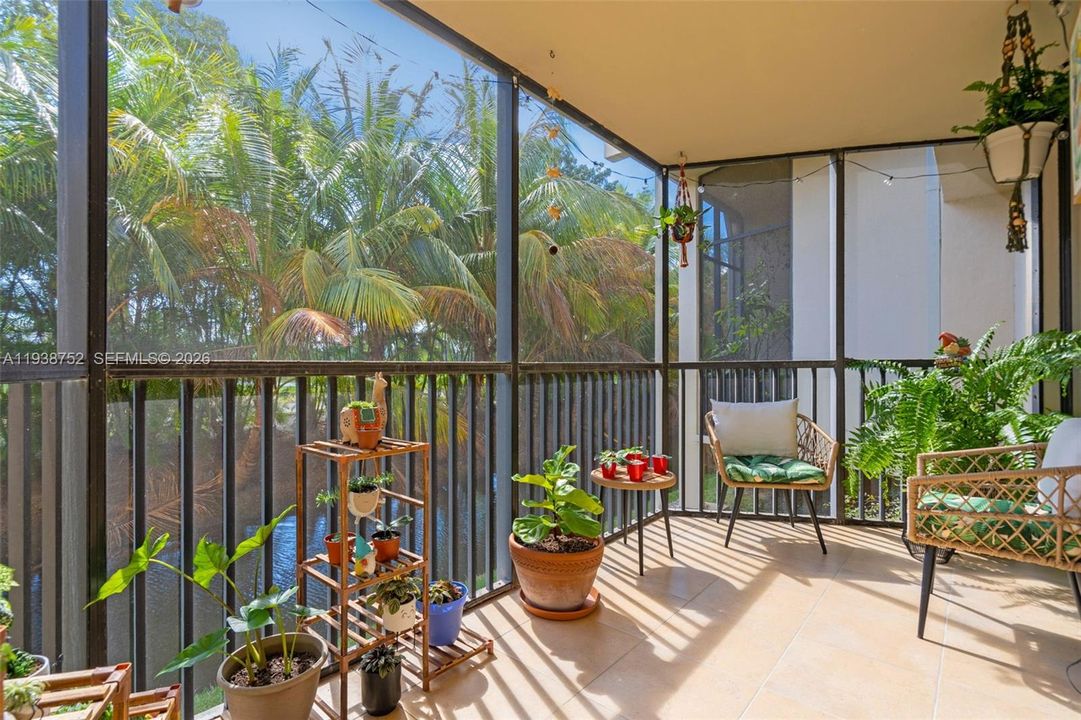 For Sale: $235,000 (1 beds, 1 baths, 1000 Square Feet)