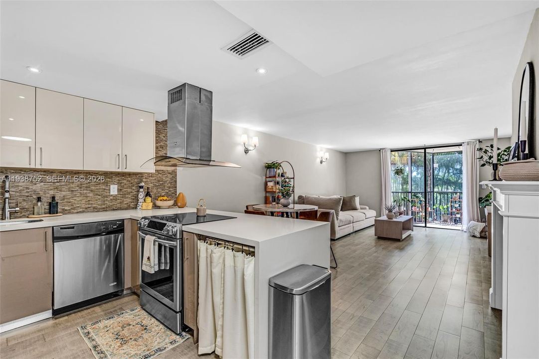 For Sale: $235,000 (1 beds, 1 baths, 1000 Square Feet)