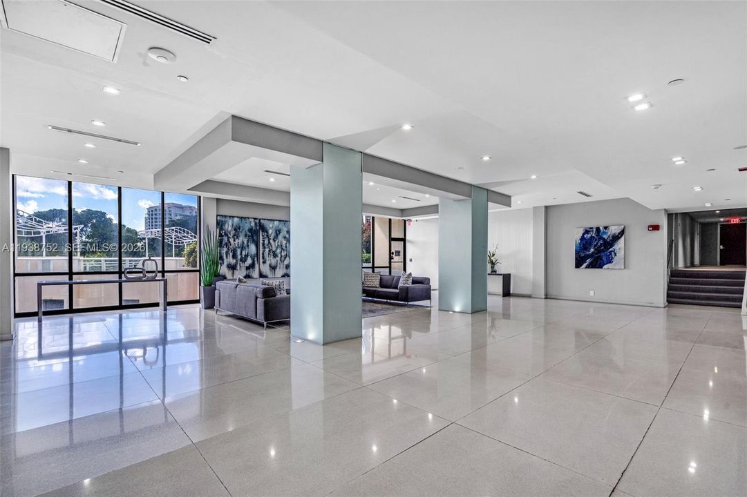 For Sale: $235,000 (1 beds, 1 baths, 1000 Square Feet)