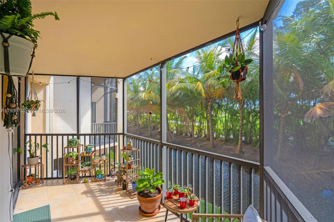 For Sale: $235,000 (1 beds, 1 baths, 1000 Square Feet)