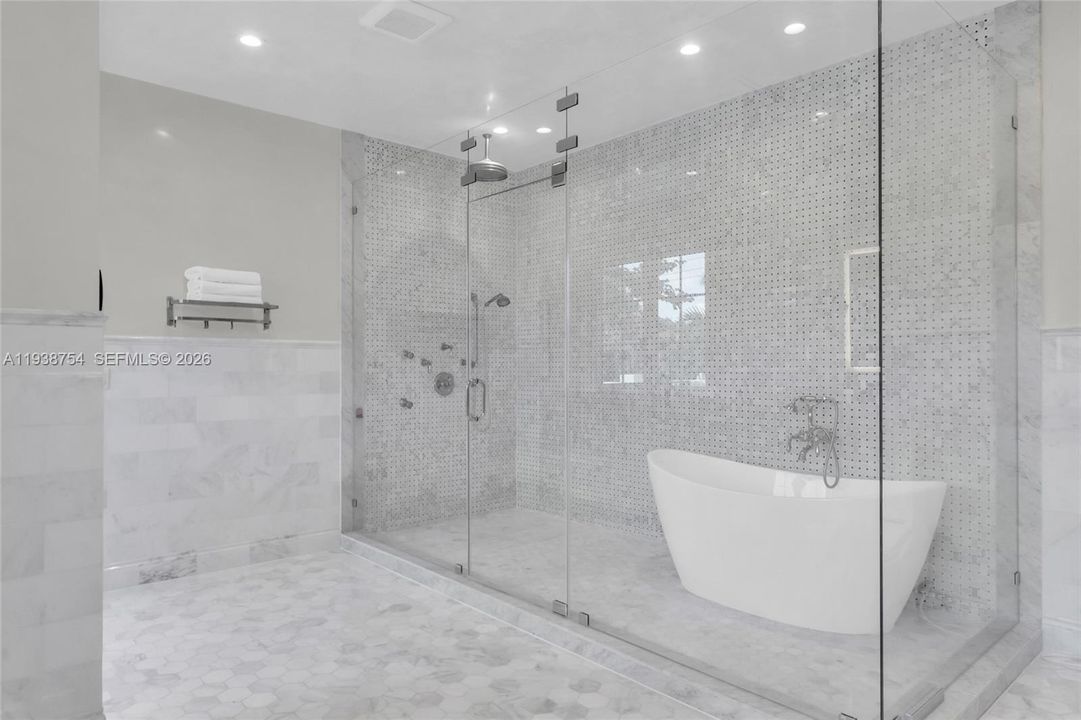 待售: $5,950,000 (5 贝兹, 5 浴室, 5090 平方英尺)