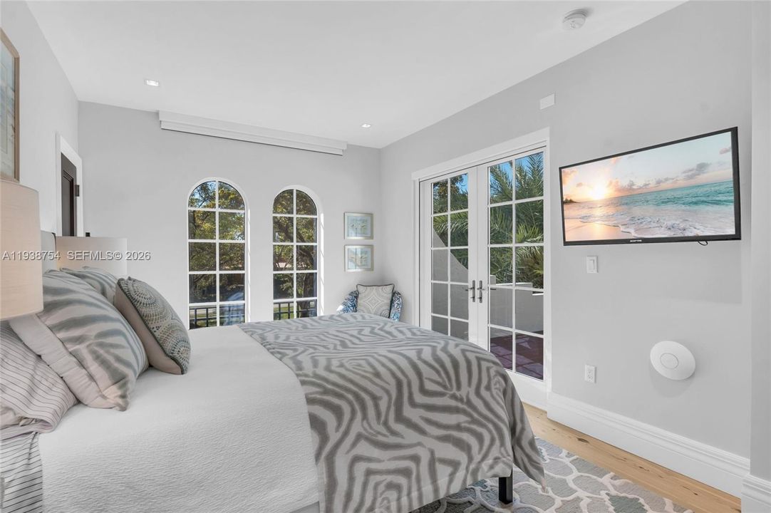 待售: $5,950,000 (5 贝兹, 5 浴室, 5090 平方英尺)