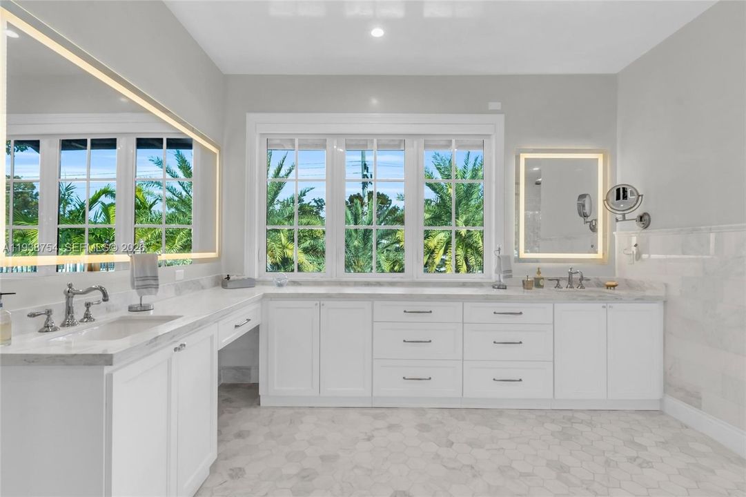 待售: $5,950,000 (5 贝兹, 5 浴室, 5090 平方英尺)