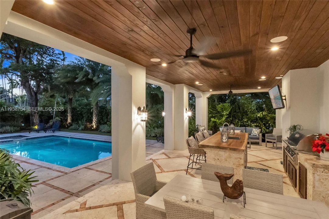 待售: $5,950,000 (5 贝兹, 5 浴室, 5090 平方英尺)