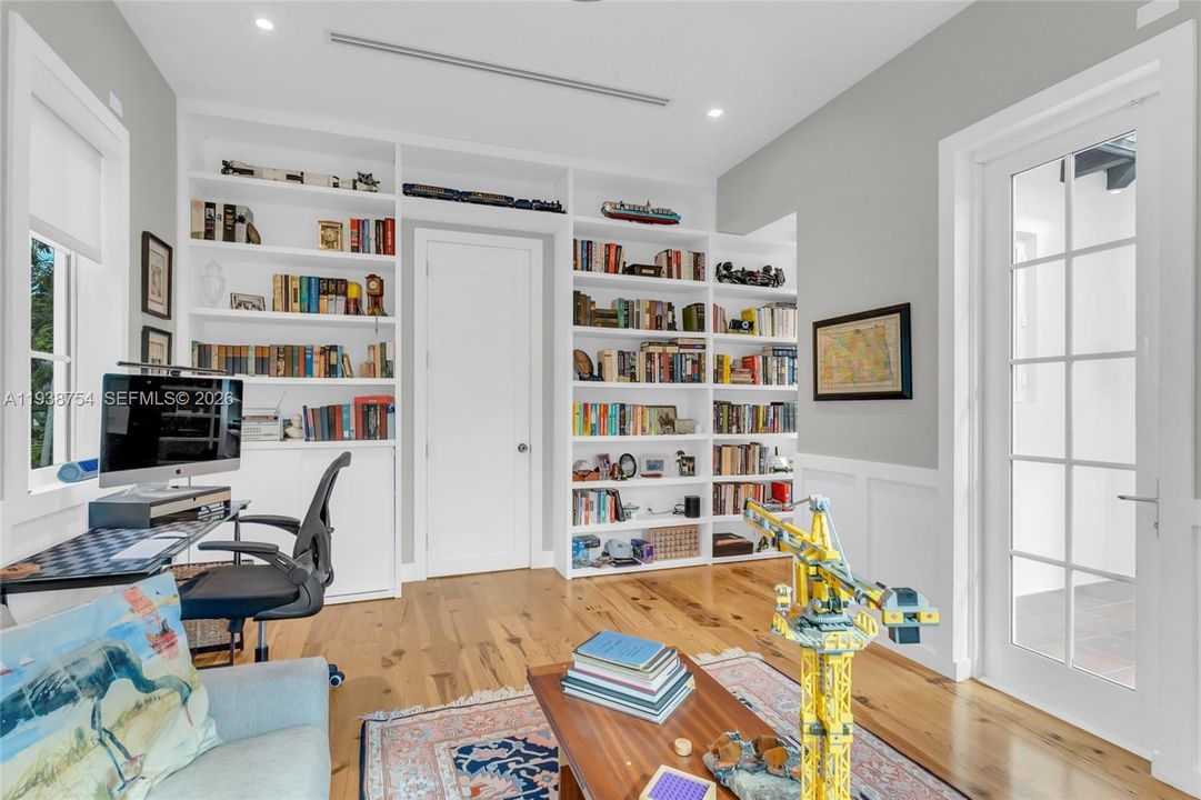 待售: $5,950,000 (5 贝兹, 5 浴室, 5090 平方英尺)