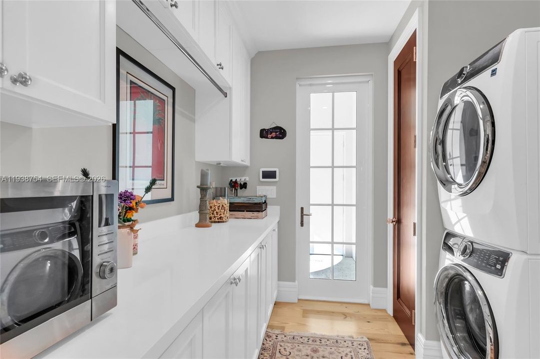 待售: $5,950,000 (5 贝兹, 5 浴室, 5090 平方英尺)