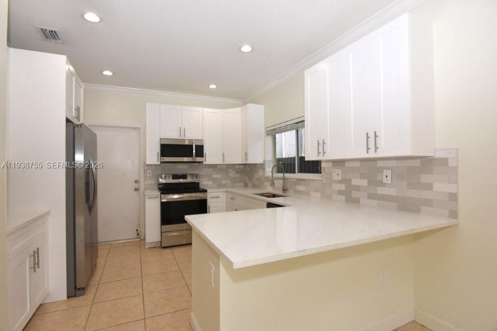 For Rent: $3,200 (3 beds, 2 baths, 1668 Square Feet)