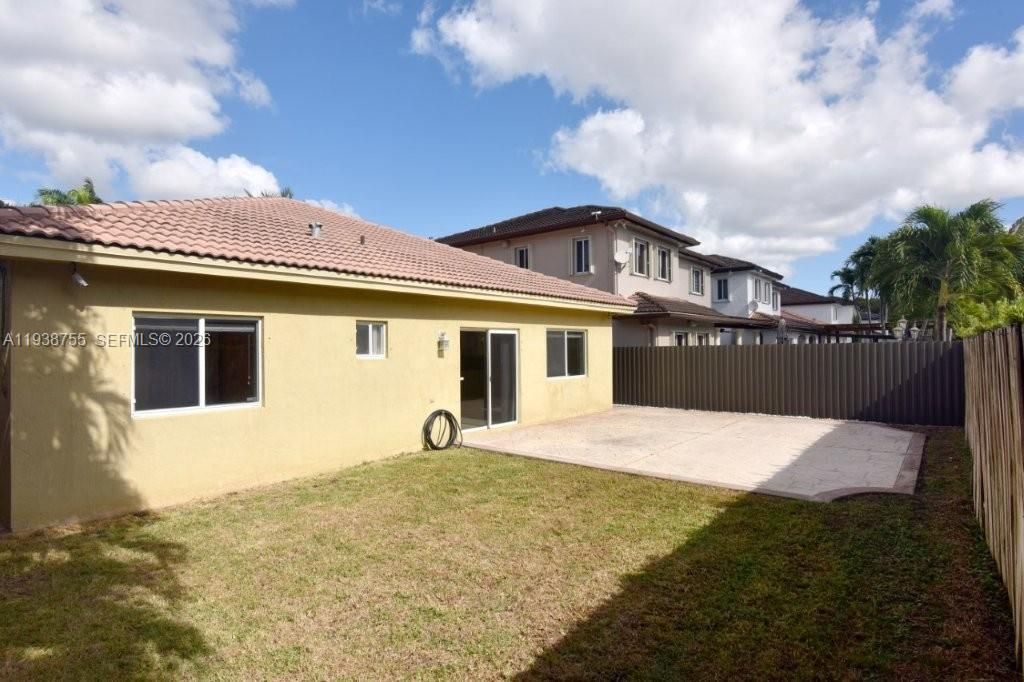 For Rent: $3,200 (3 beds, 2 baths, 1668 Square Feet)