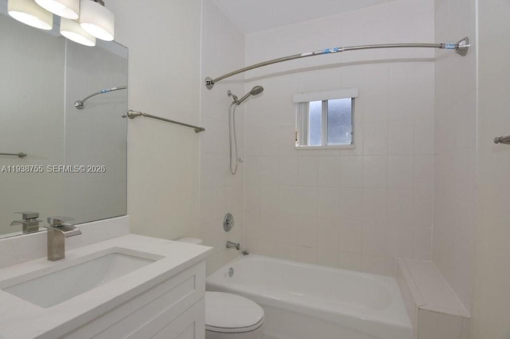 For Rent: $3,200 (3 beds, 2 baths, 1668 Square Feet)