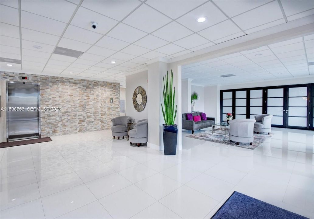 En Venta: $649,000 (2 camas, 2 baños, 1360 Pies cuadrados)