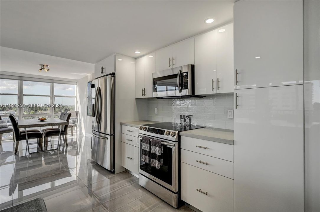 En Venta: $649,000 (2 camas, 2 baños, 1360 Pies cuadrados)