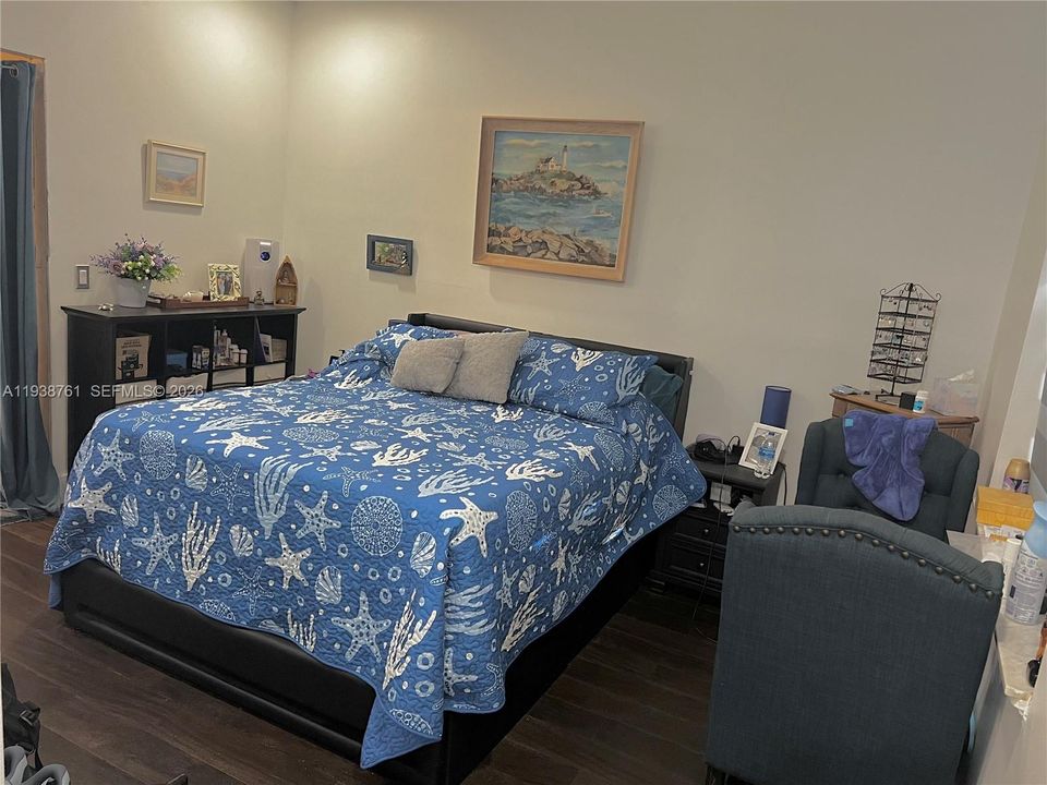 For Sale: $530,000 (3 beds, 2 baths, 1077 Square Feet)