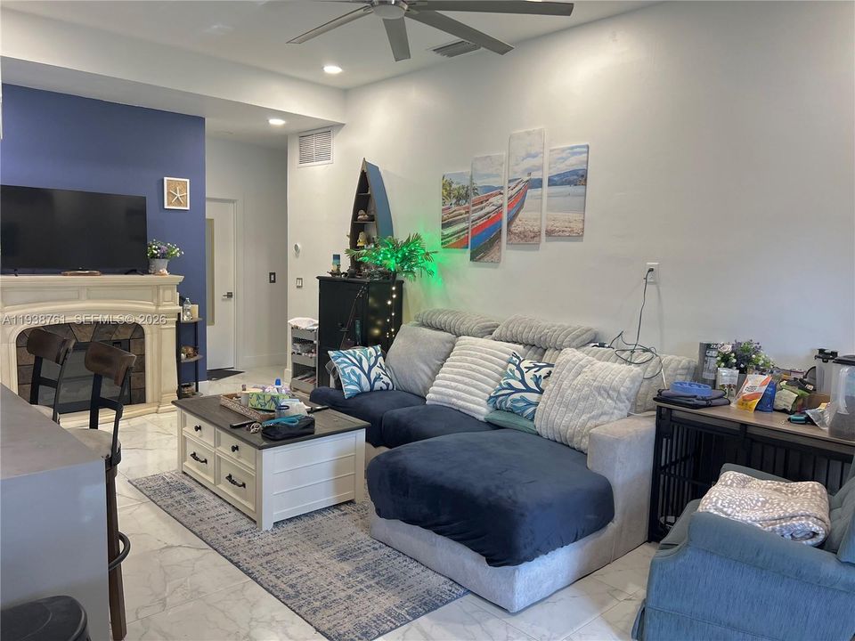 For Sale: $530,000 (3 beds, 2 baths, 1077 Square Feet)