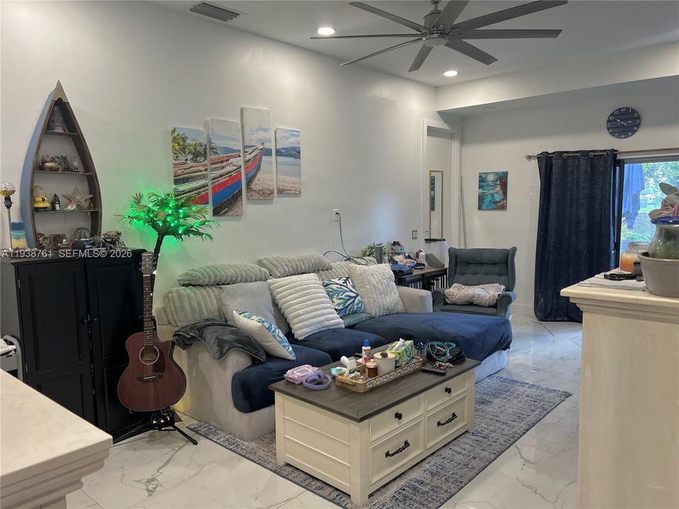 For Sale: $530,000 (3 beds, 2 baths, 1077 Square Feet)