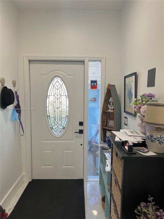 For Sale: $530,000 (3 beds, 2 baths, 1077 Square Feet)