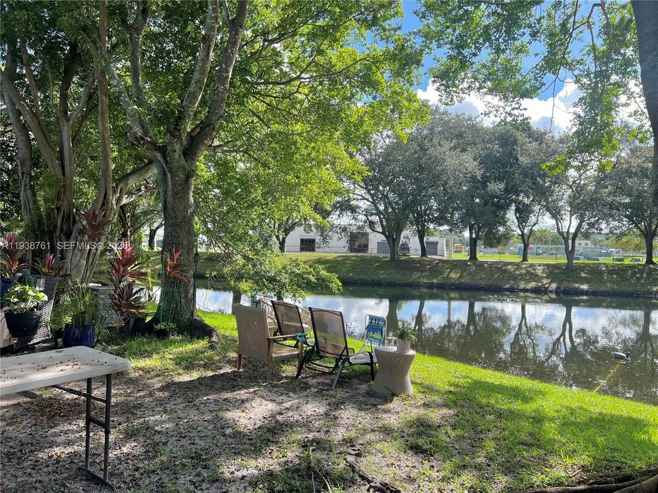 For Sale: $530,000 (3 beds, 2 baths, 1077 Square Feet)