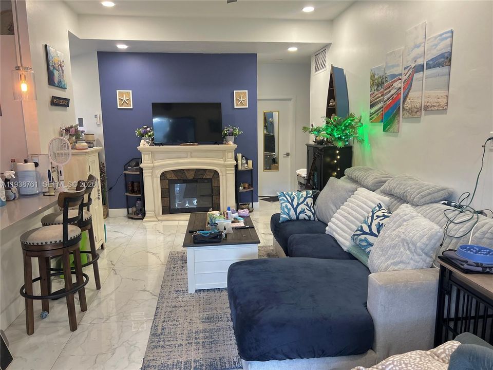 For Sale: $530,000 (3 beds, 2 baths, 1077 Square Feet)