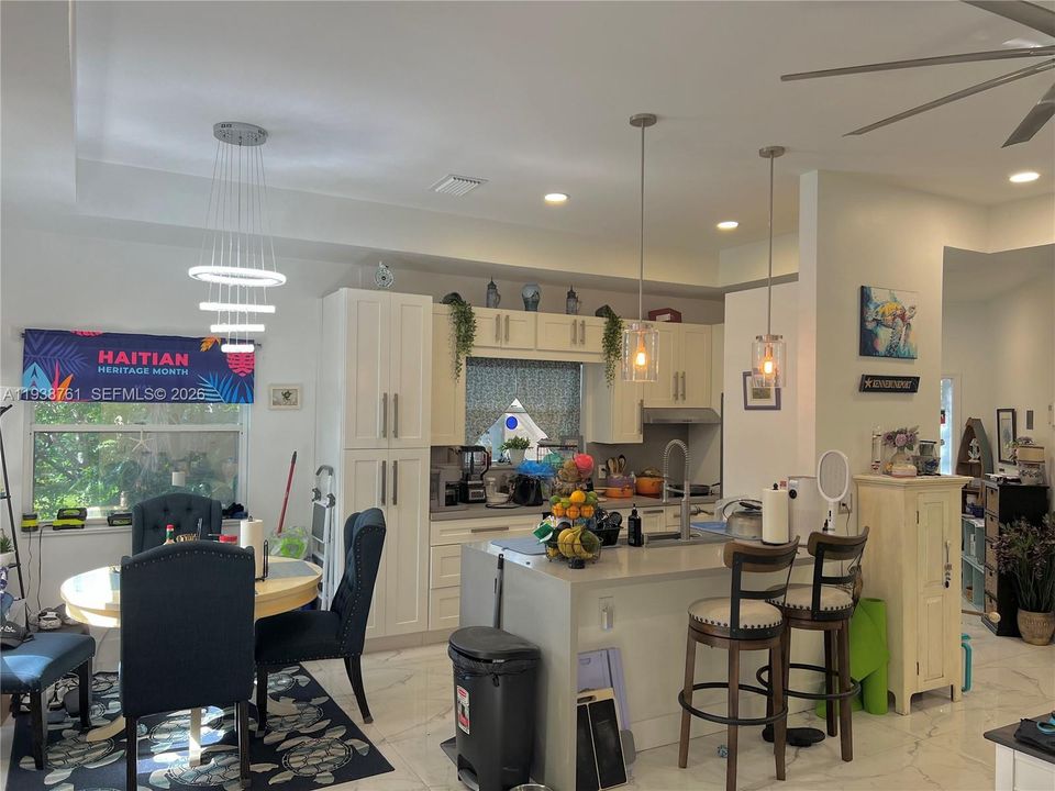 For Sale: $530,000 (3 beds, 2 baths, 1077 Square Feet)