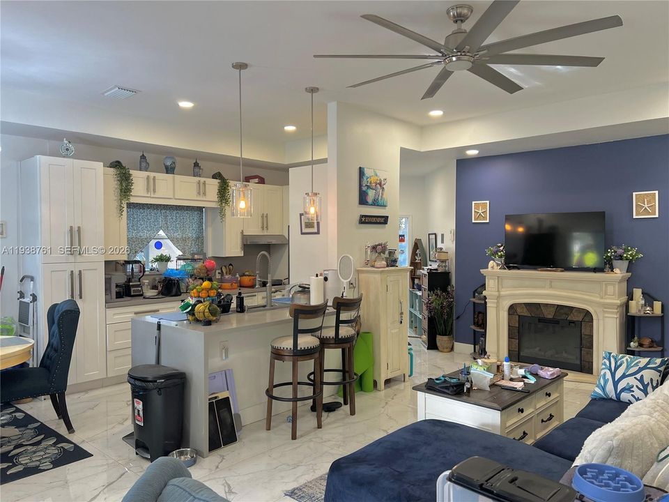 For Sale: $530,000 (3 beds, 2 baths, 1077 Square Feet)